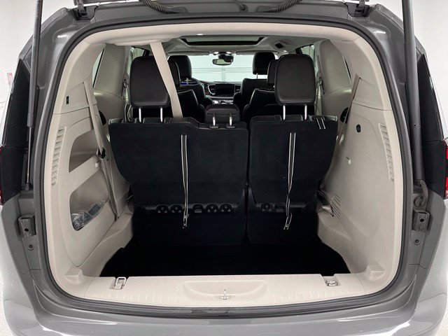 Used 2023 Chrysler Pacifica Limited FWD image 46