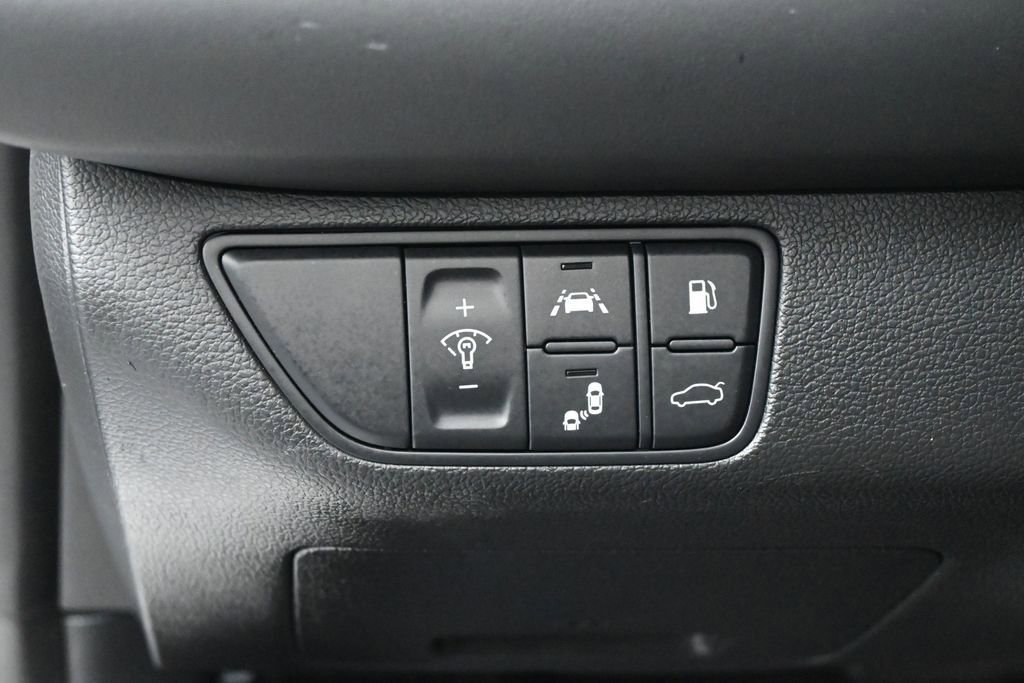 Used 2019 Genesis G70 2.0T Advanced RWD image 17