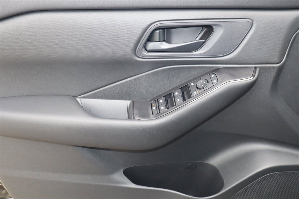 Certified 2025 Nissan Rogue S image 18