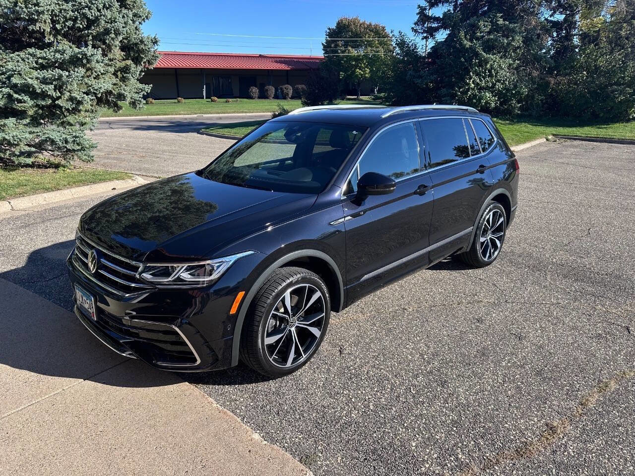 Used 2022 Volkswagen Tiguan SEL R-Line image 1