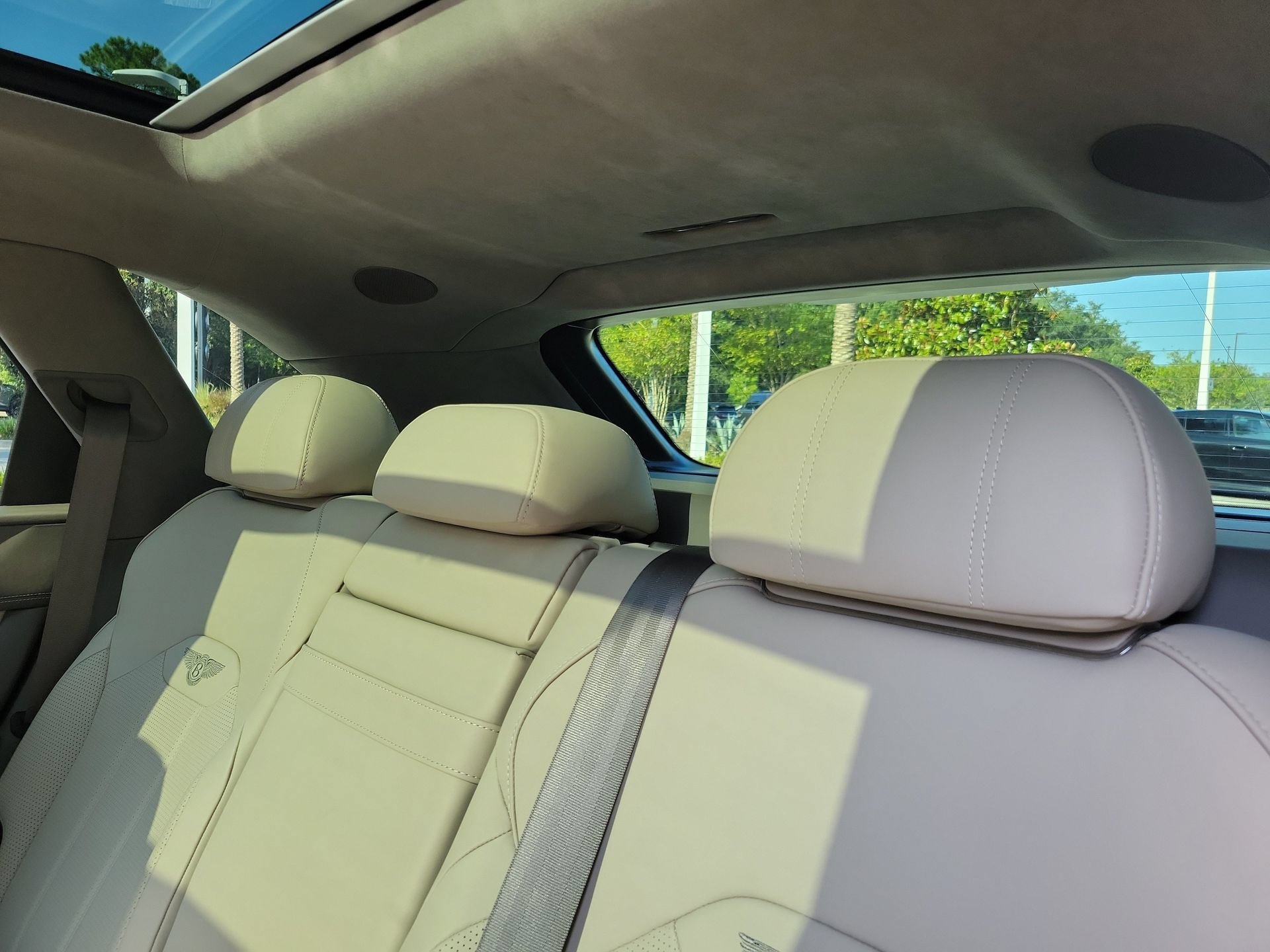 Certified 2023 Bentley Bentayga Plug-In Hybrid AWD/4WD image 21