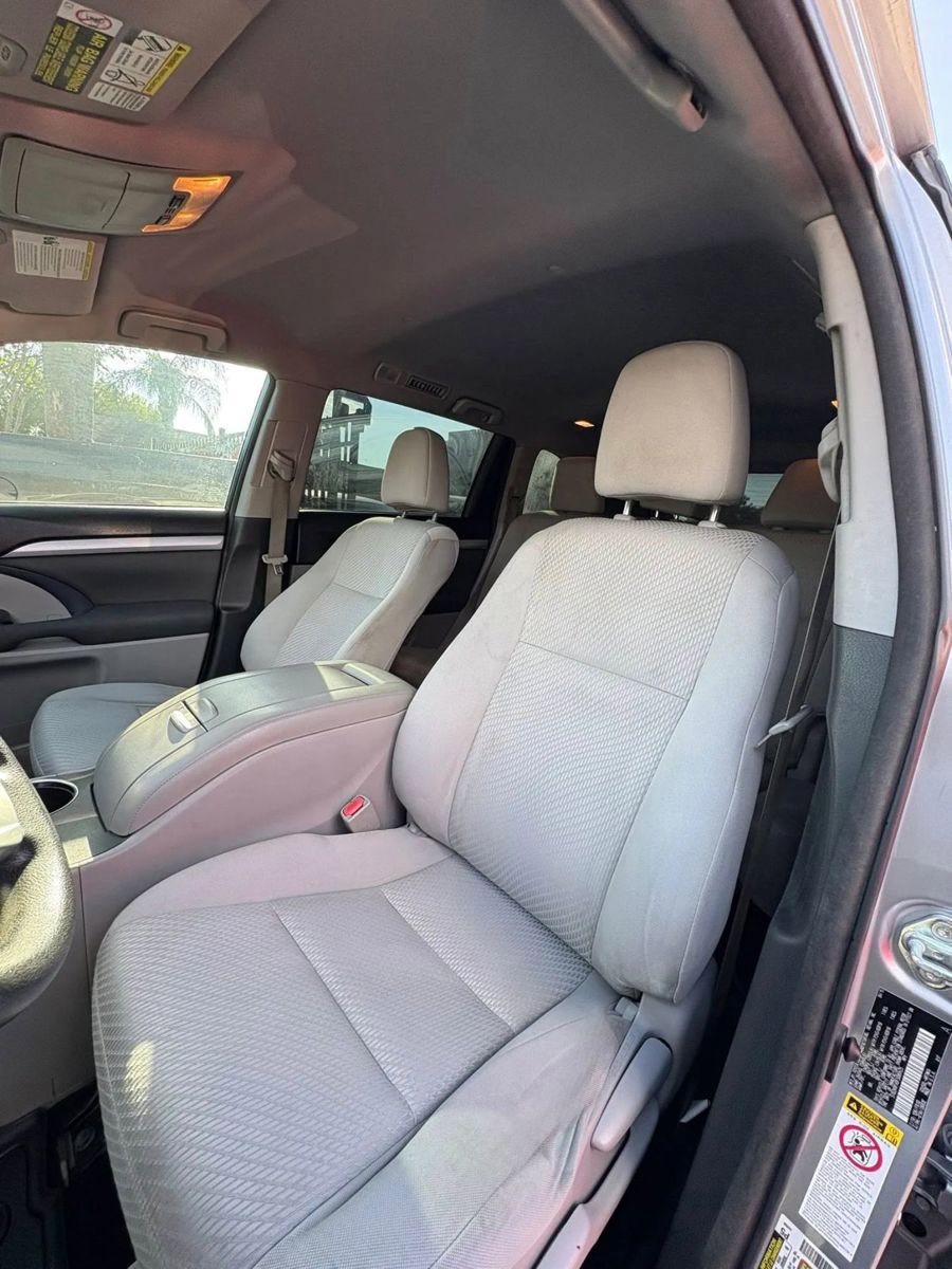 Used 2015 Toyota Highlander LE FWD image 7