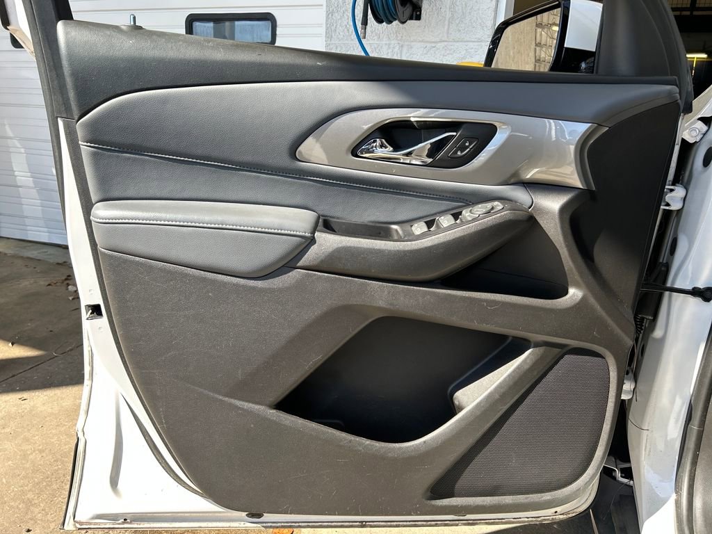 Used 2018 Chevrolet Traverse LT image 9