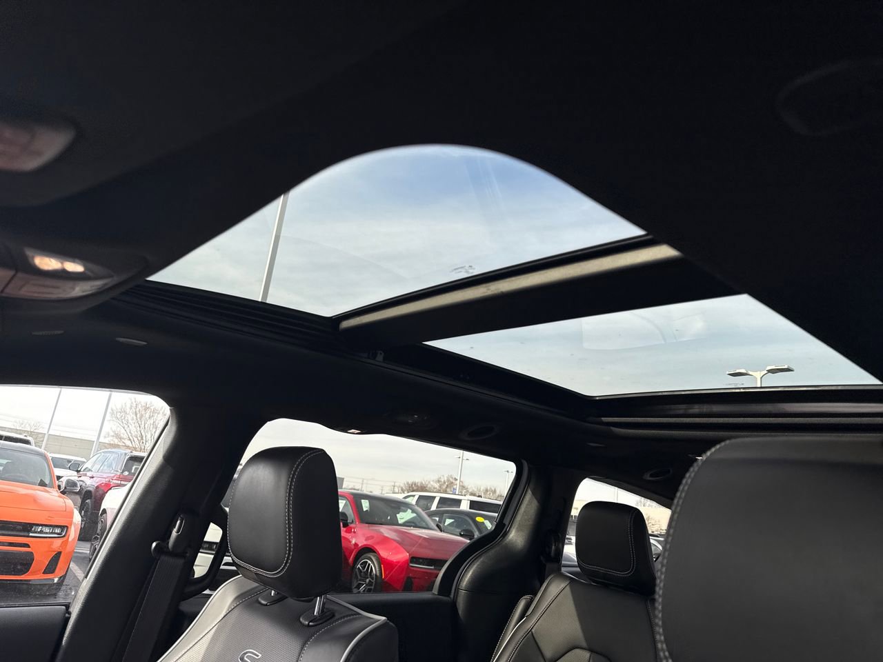 Used 2024 Chrysler Pacifica Premium image 14