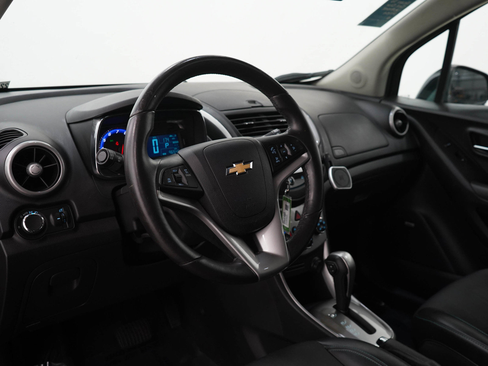 Used 2015 Chevrolet Trax LT w/ LT Sun and Sound Package FWD image 24