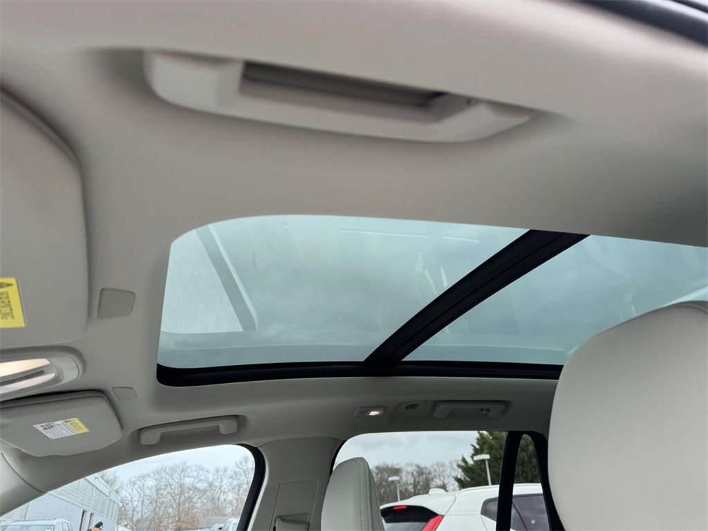 Certified 2024 Volvo XC90 B5 Core w/ Protection Package Premier image 17