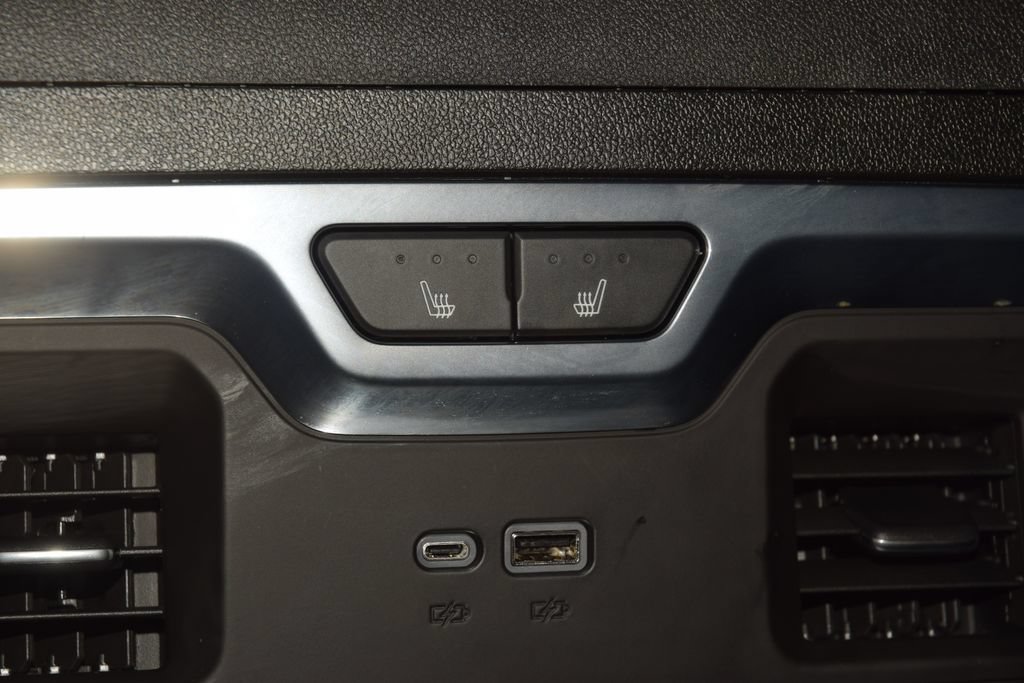 Used 2025 Chevrolet Silverado 1500 High Country AWD/4WD image 46