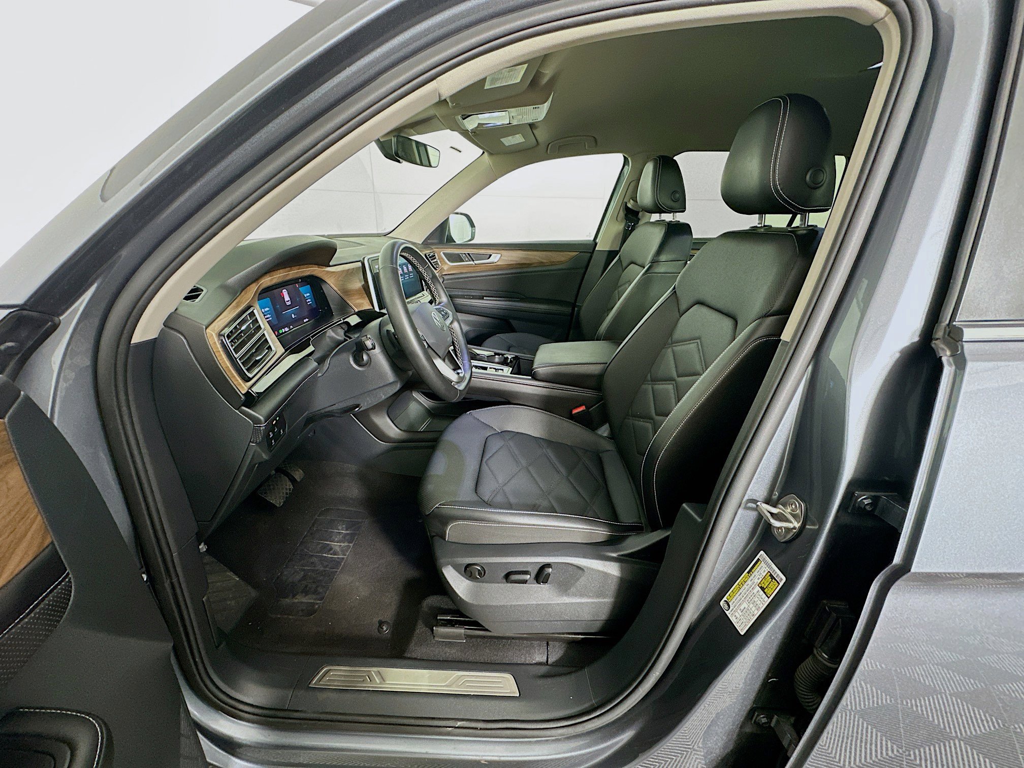 Used 2025 Volkswagen Atlas SE image 13