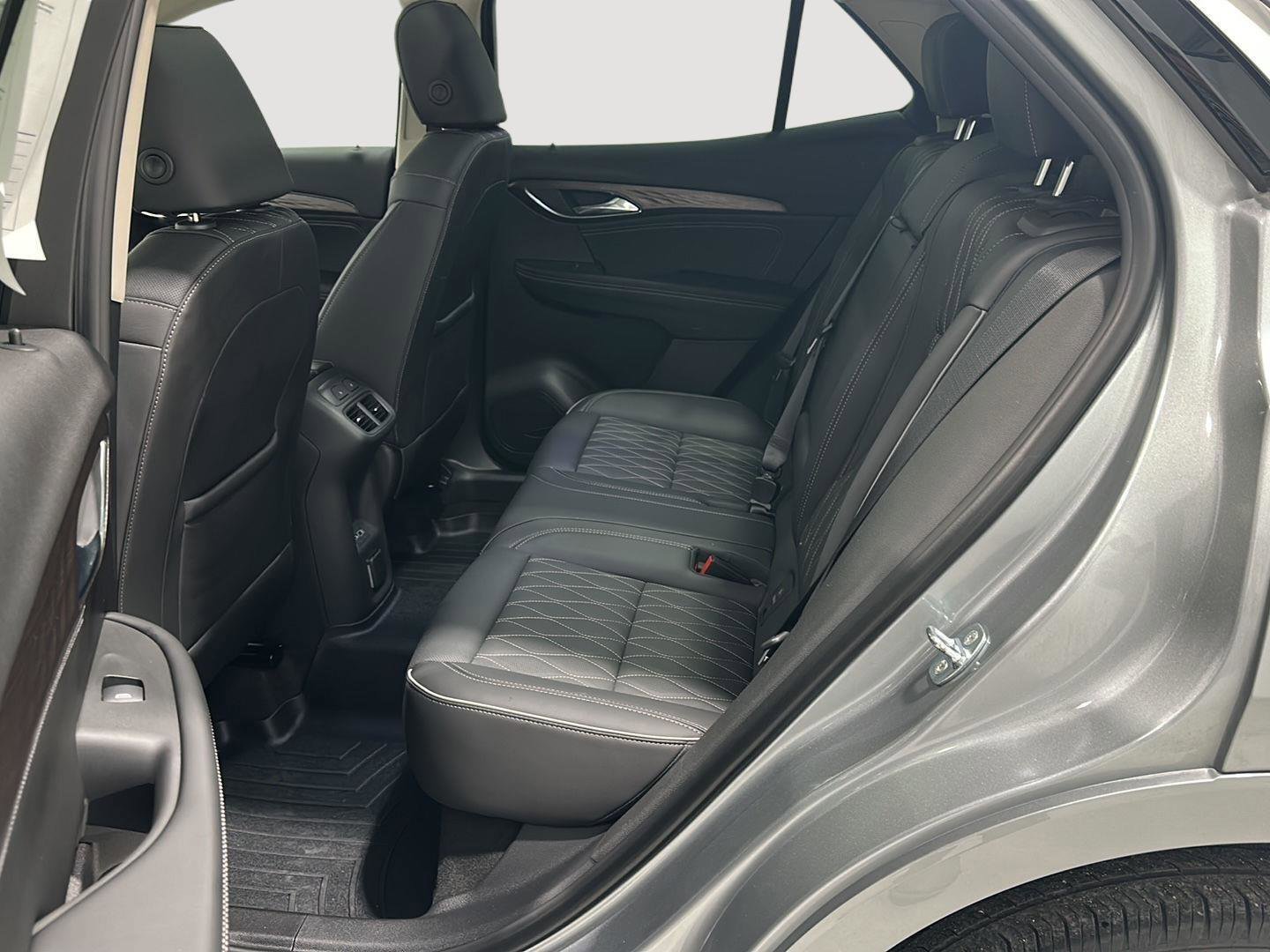 Used 2023 Buick Envision Avenir AWD/4WD image 21