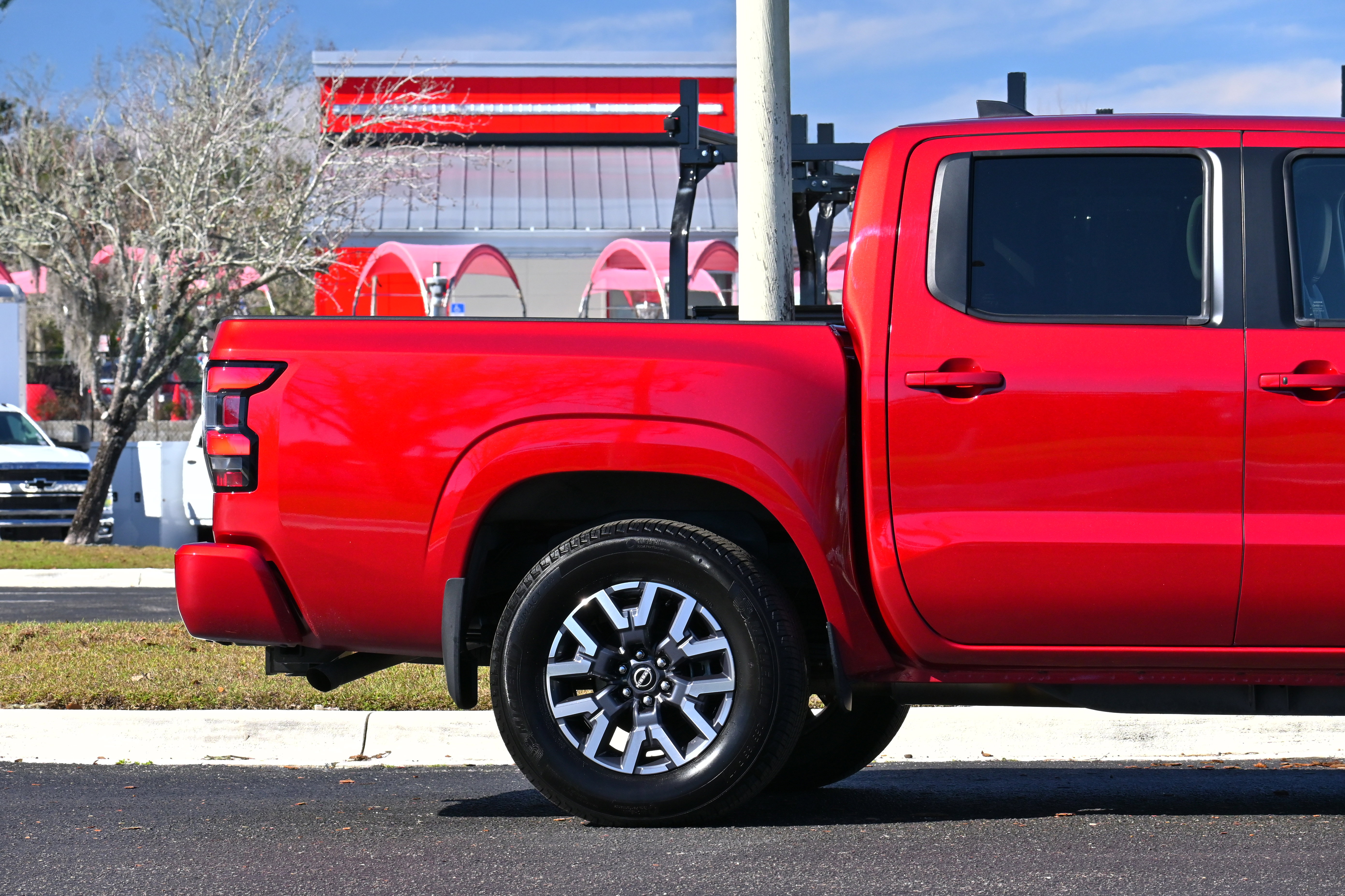 Used 2024 Nissan Frontier SL w/ Technology Package image 5