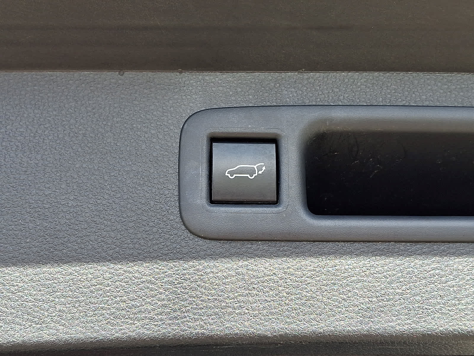 Used 2023 Toyota Highlander LE AWD/4WD image 33