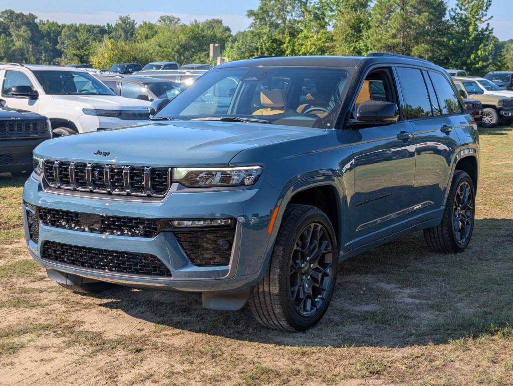 New 2026 Jeep Grand Cherokee Summit w/ Obsidian Package AWD/4WD image 4