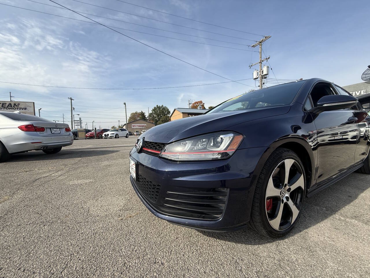 Used 2017 Volkswagen GTI SE FWD image 4