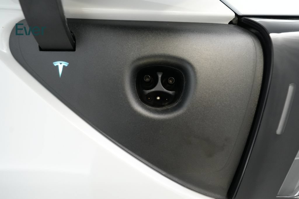 Used 2026 Tesla Model Y AWD image 10