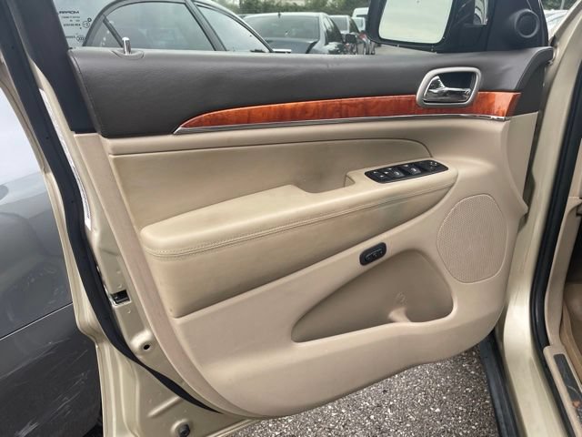 Used 2011 Jeep Grand Cherokee Overland AWD/4WD image 13