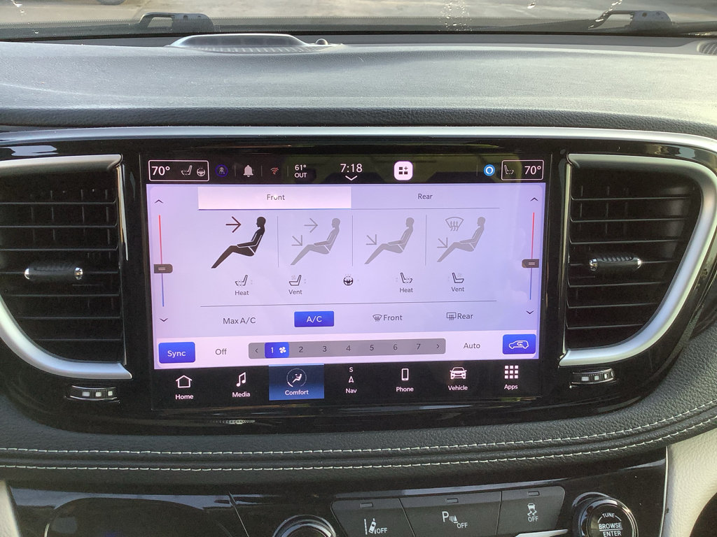 Used 2023 Chrysler Pacifica Limited FWD image 17
