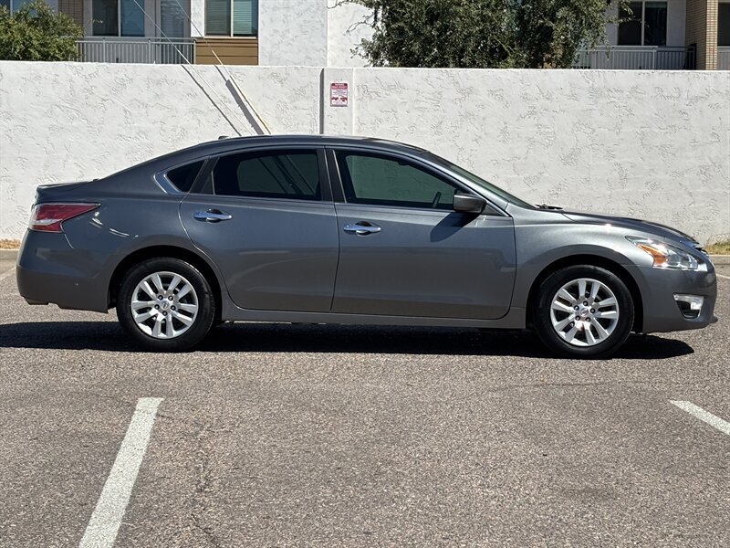 Used 2014 Nissan Altima 2.5 S w/ Display Audio Package FWD image 3