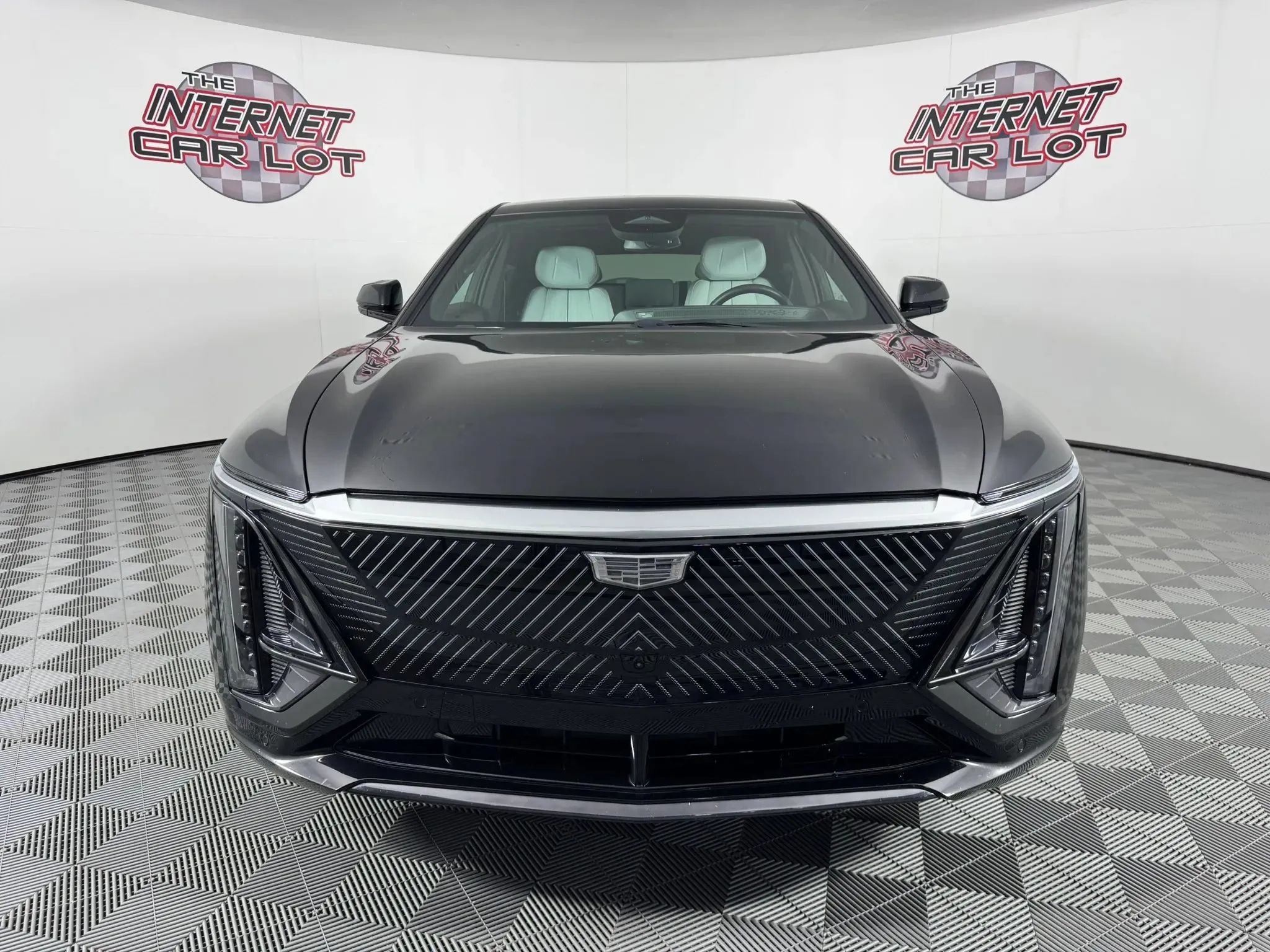 Used 2024 Cadillac Lyriq Luxury w/ LPO, Floor Liner Package AWD/4WD image 2