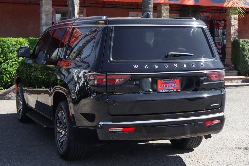 Used 2024 Jeep Wagoneer Series II RWD image 6
