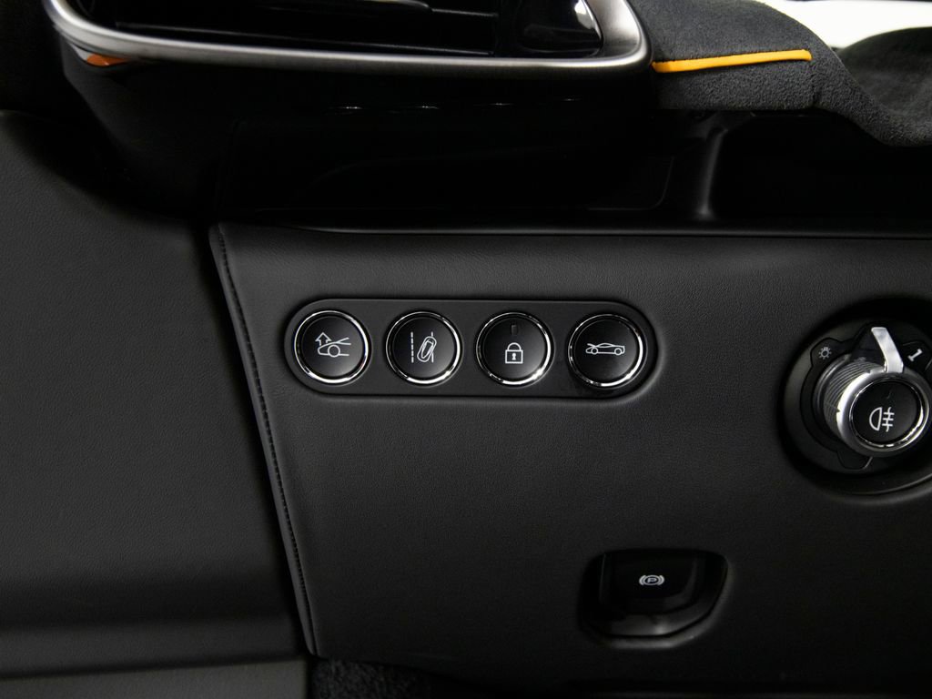 Used 2025 McLaren Artura Spider image 20