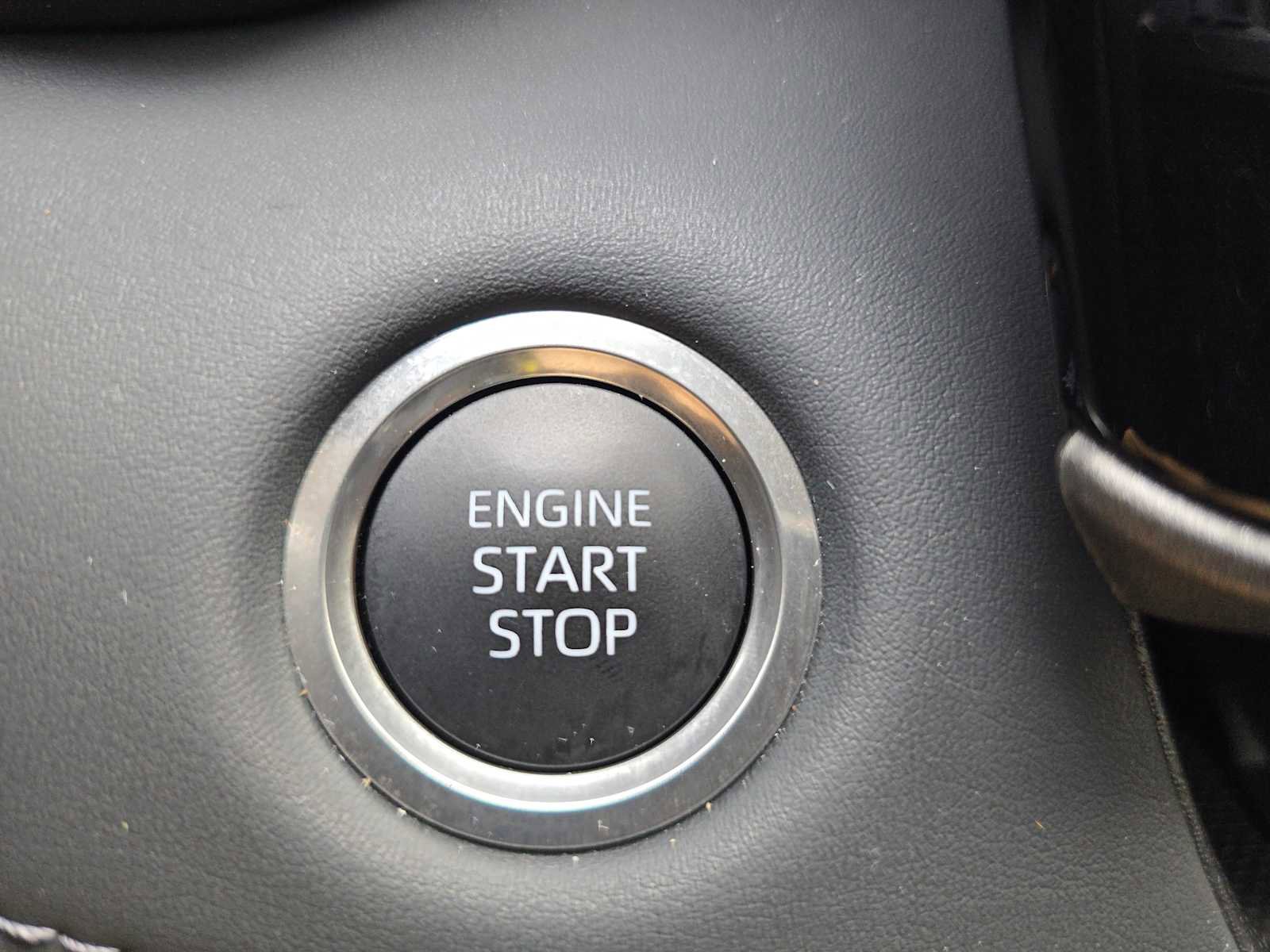 Used 2025 Toyota Highlander XLE FWD image 32