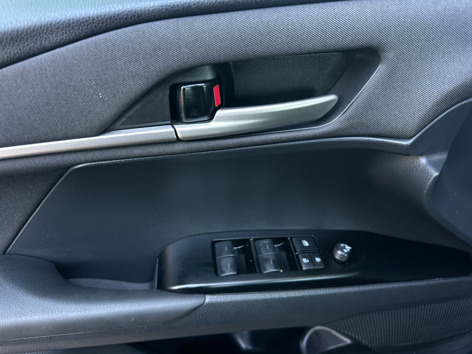 Used 2025 Toyota Camry LE FWD image 10