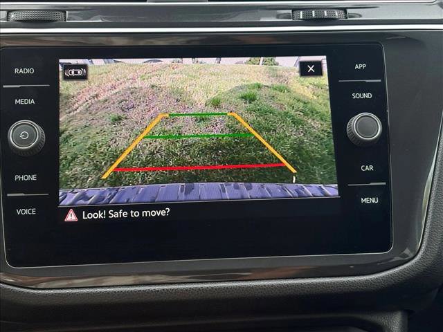 Used 2023 Volkswagen Tiguan SE w/ Panoramic Sunroof Package image 17