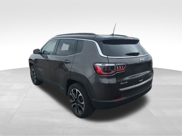 Used 2023 Jeep Compass Limited AWD/4WD image 3