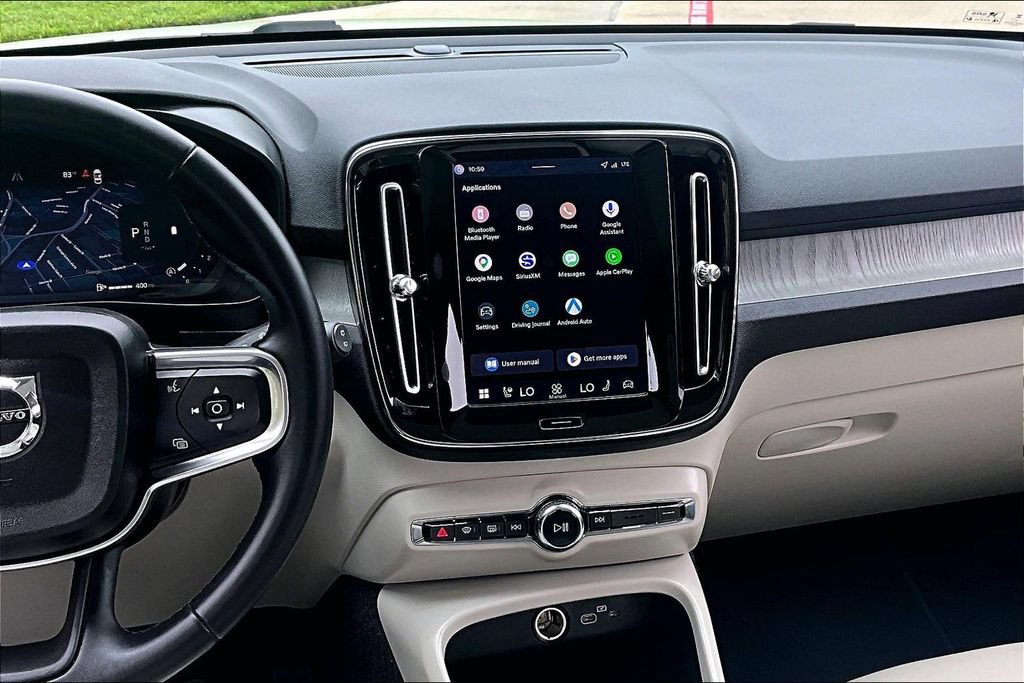 Certified 2026 Volvo XC40 B5 Plus AWD/4WD image 8