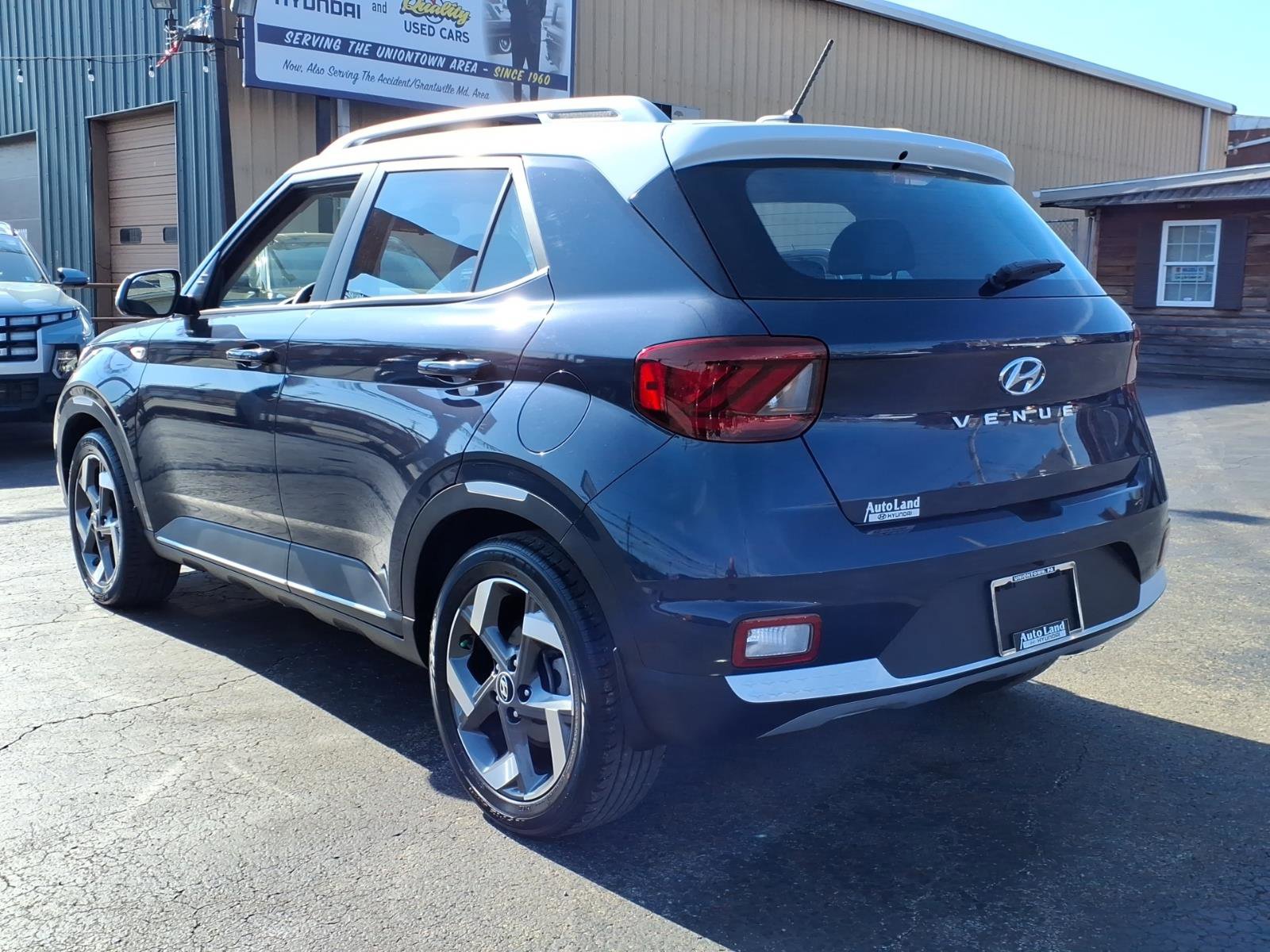 Certified 2023 Hyundai Venue Limited FWD image 5