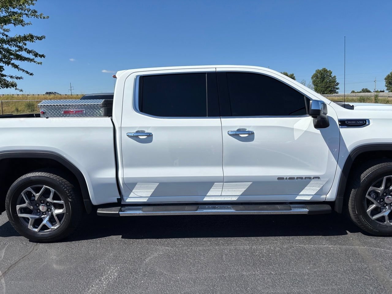 Used 2026 GMC Sierra 1500 SLT w/ SLT Premium Package AWD/4WD image 3