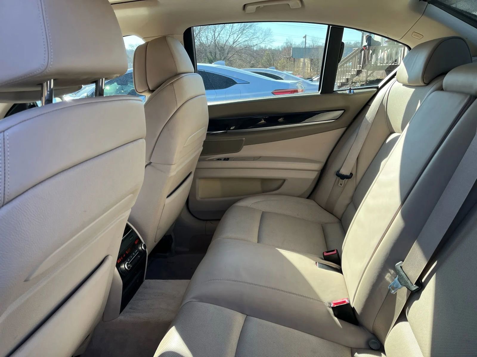 Used 2009 BMW 750i image 14