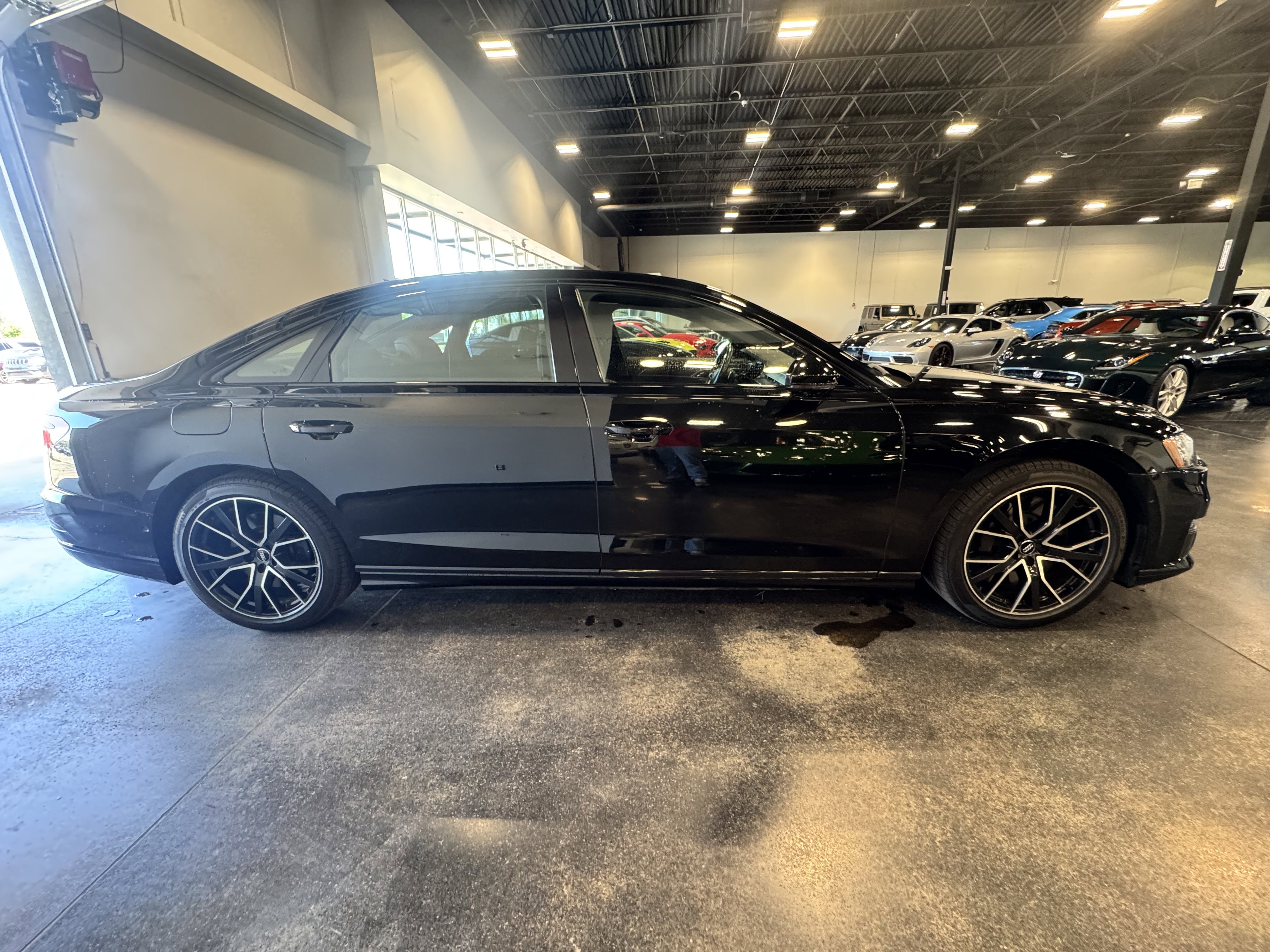 Used 2020 Audi A8 L 4.0T image 2