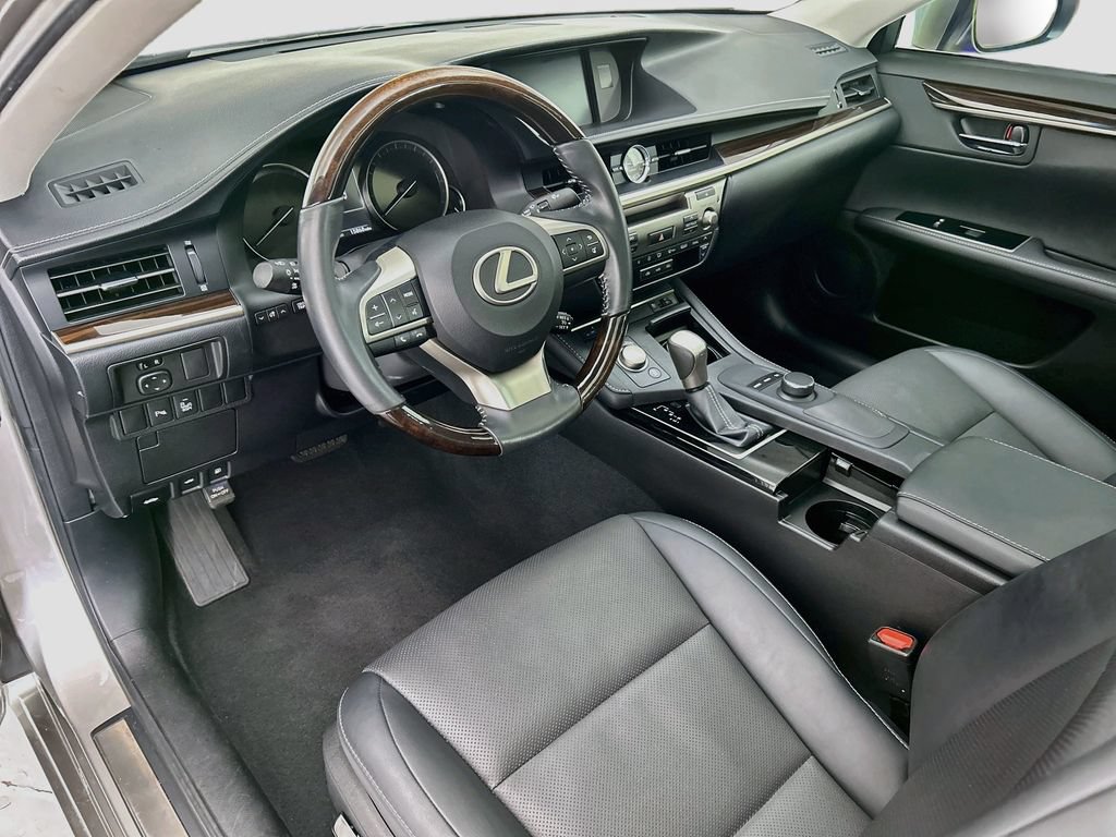 Used 2016 Lexus ES 350 w/ Premium Package w/Wood Trim FWD image 9