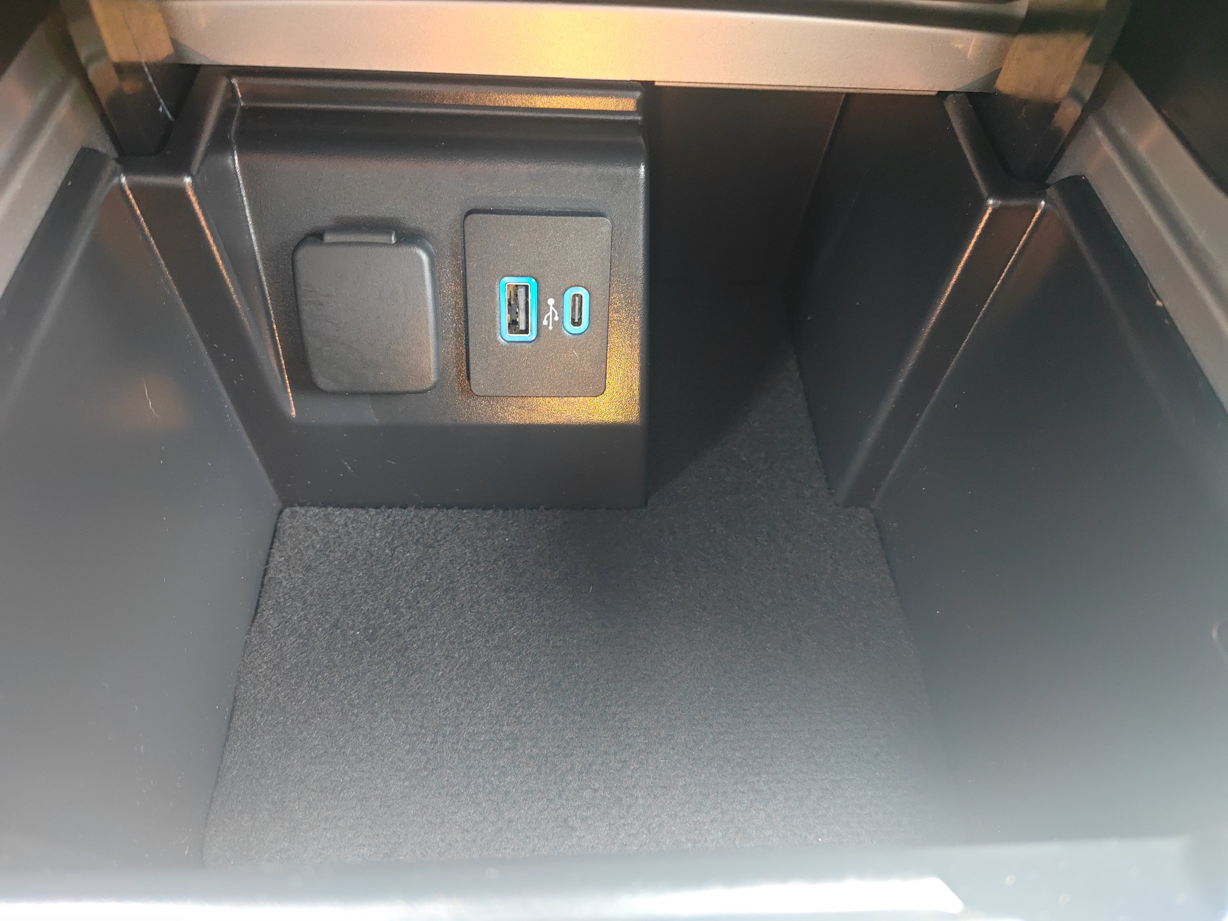 Used 2023 Ford Explorer XLT w/ Equipment Group 202A AWD/4WD image 22