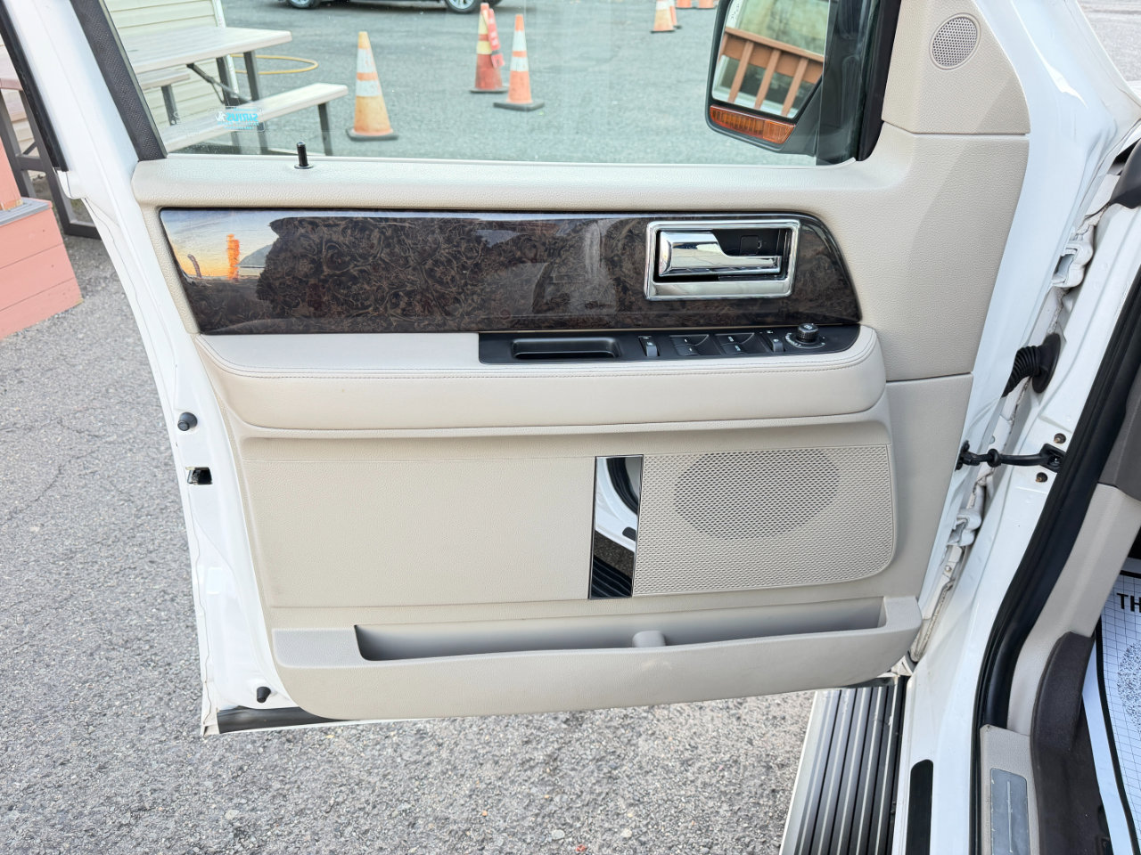 Used 2015 Lincoln Navigator L 4WD image 16