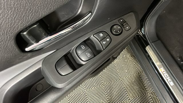Used 2024 Nissan Kicks SR w/ SR Premium Package FWD image 10