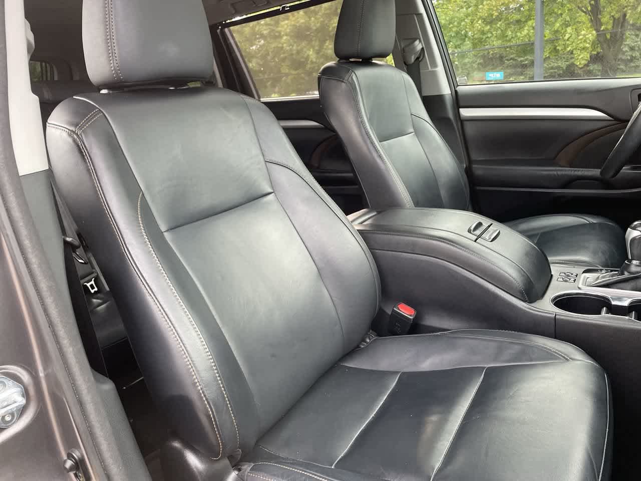 Used 2015 Toyota Highlander XLE AWD/4WD image 14
