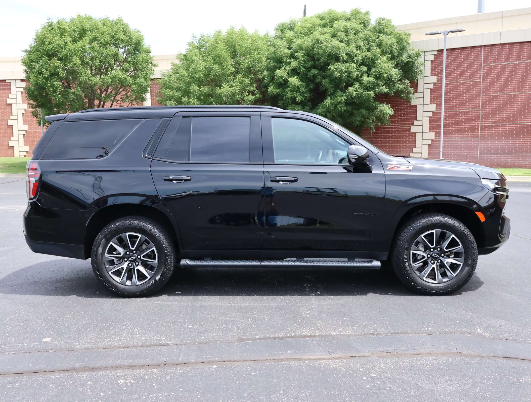 Used 2024 Chevrolet Tahoe Z71 w/ Z71 Off-Road Package AWD/4WD image 38