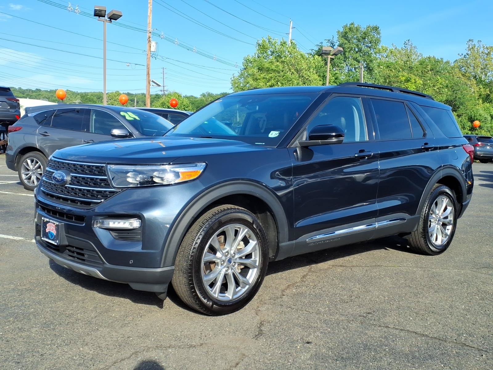 Used 2024 Ford Explorer XLT w/ Equipment Group 202A AWD/4WD image 3