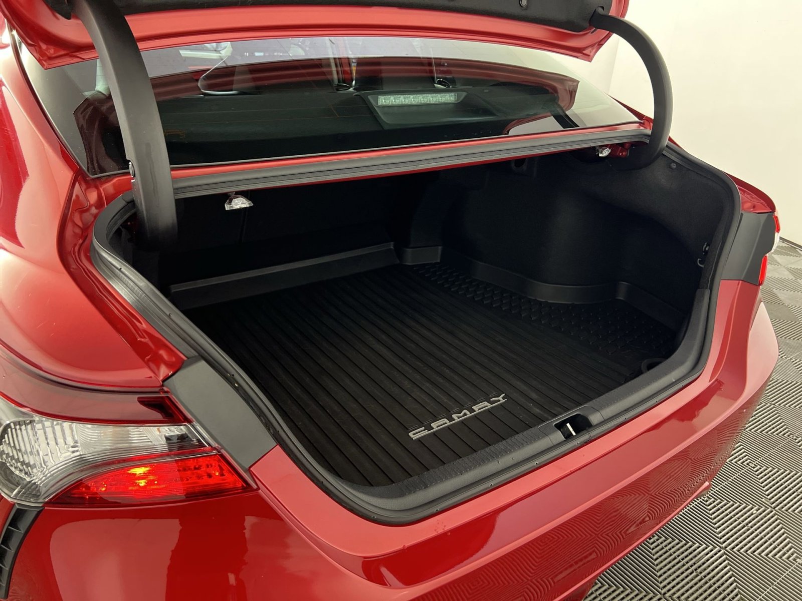 Used 2022 Toyota Camry SE w/ Cold Weather Package image 26