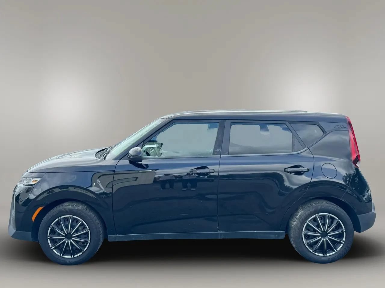 Used 2021 Kia Soul LX FWD image 4