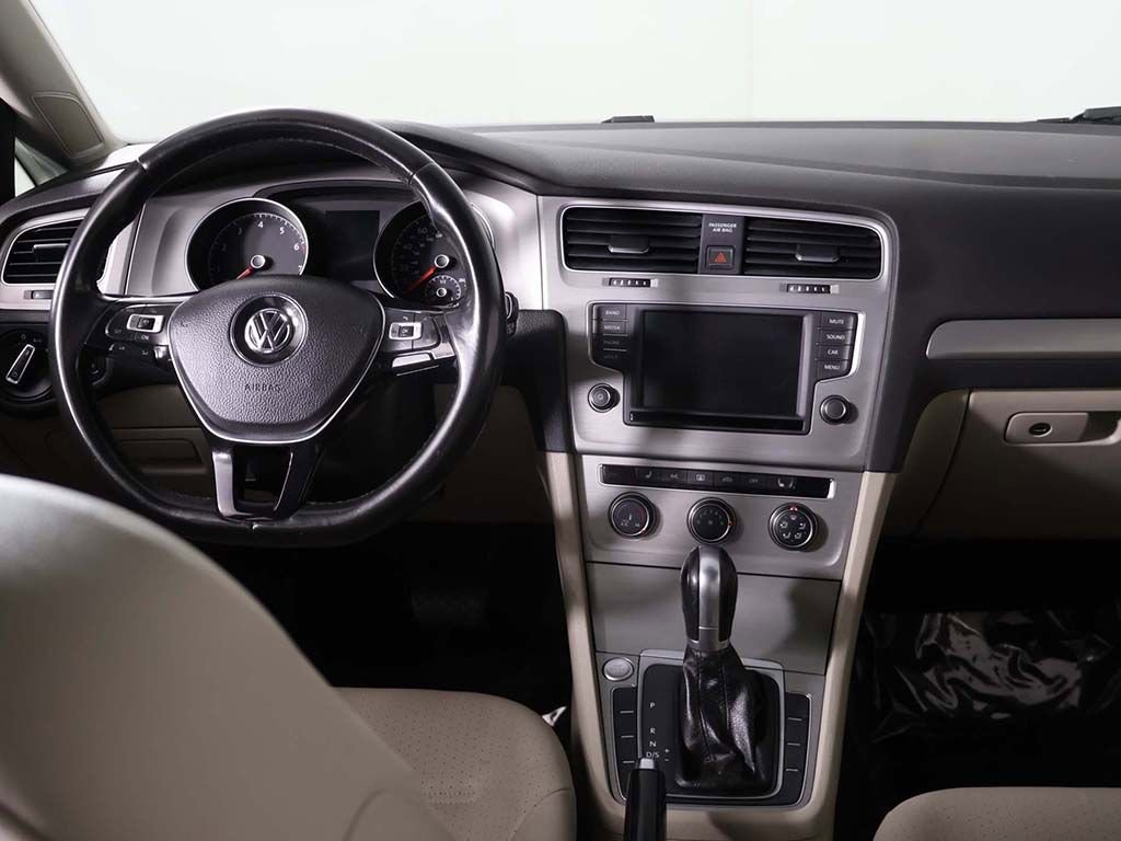 Used 2016 Volkswagen Golf Limited Edition image 31