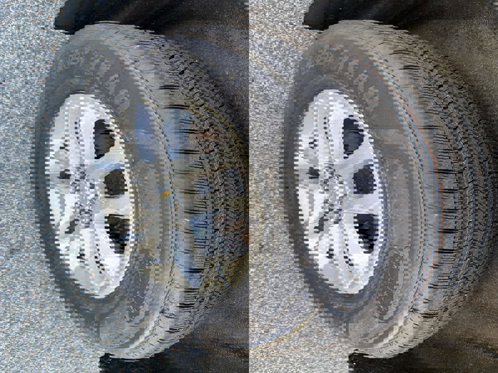 Used 2019 Chevrolet Traverse LT image 18