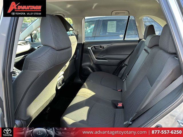 Used 2024 Toyota RAV4 LE AWD/4WD image 15