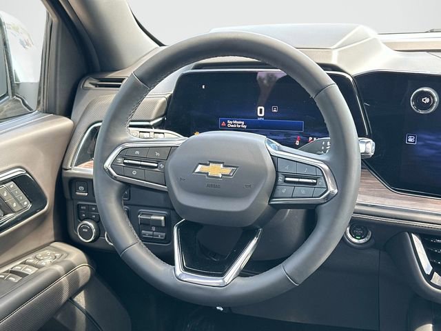 Used 2025 Chevrolet Suburban Premier AWD/4WD image 5