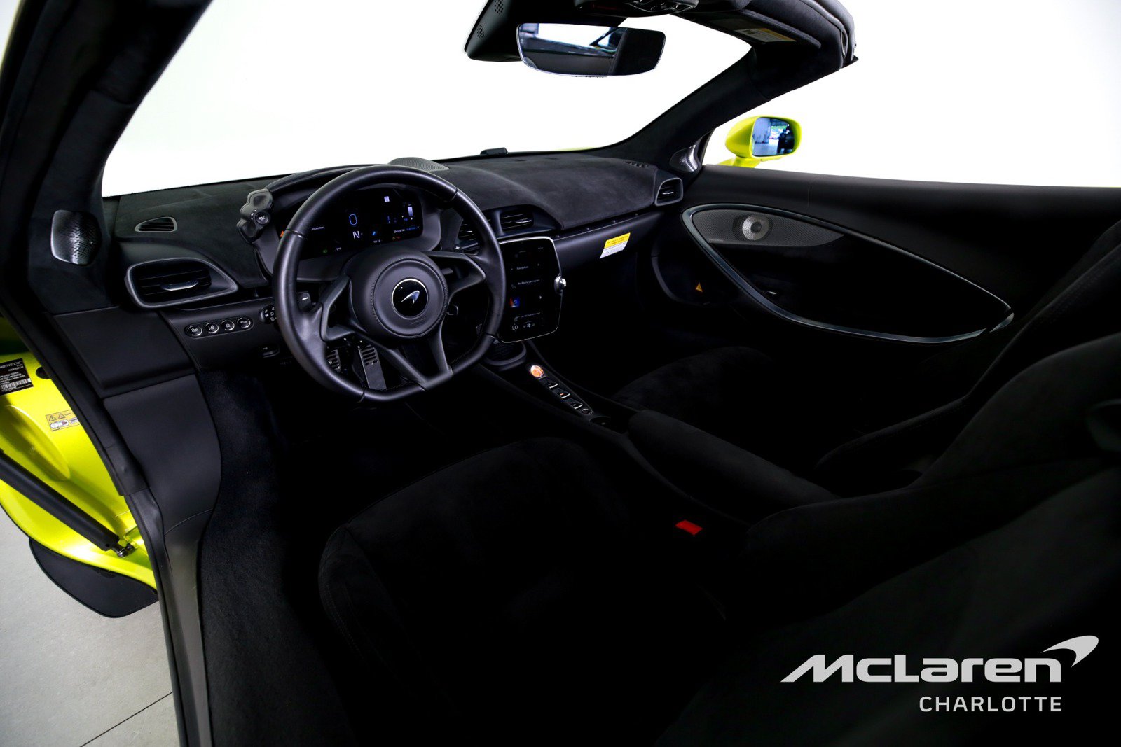 Used 2025 McLaren Artura Spider RWD image 13