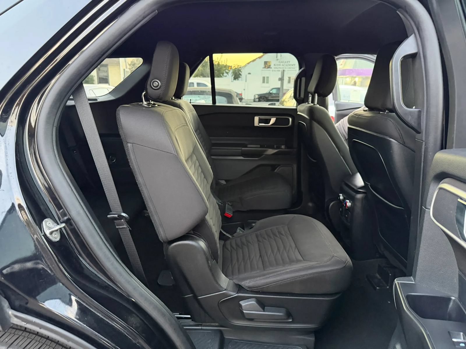 Used 2020 Ford Explorer XLT w/ Comfort Package AWD/4WD image 18