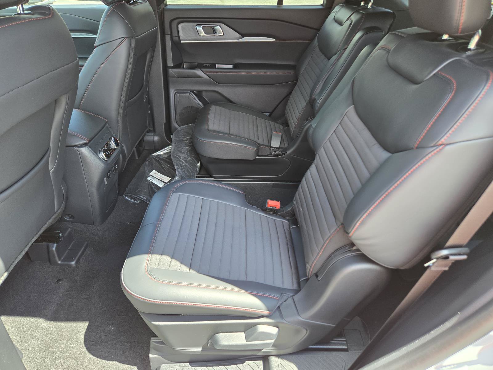 New 2026 Ford Explorer ST-Line w/ ST-Line Street Pack RWD image 19