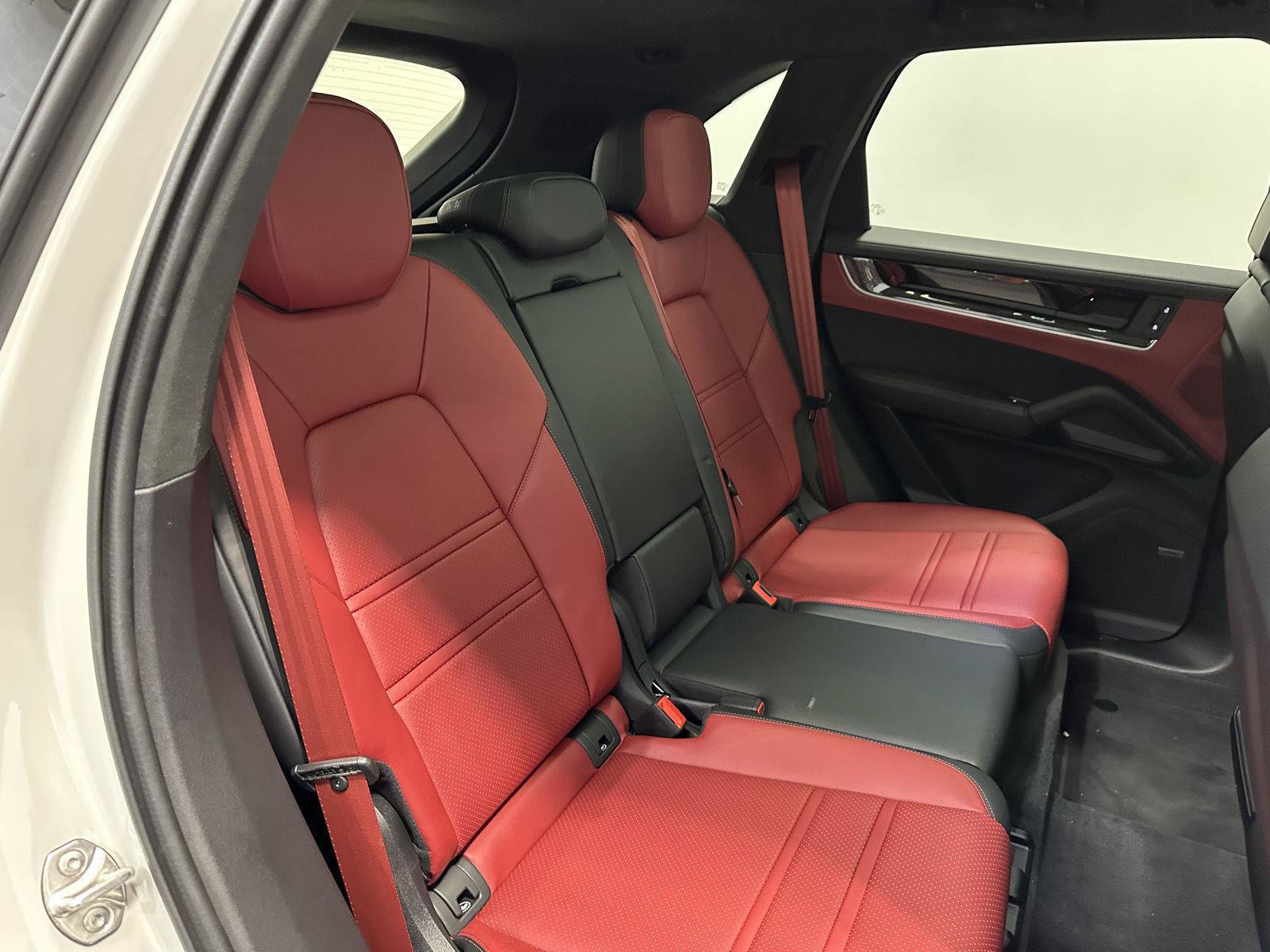 Certified 2025 Porsche Cayenne Turbo AWD/4WD image 43